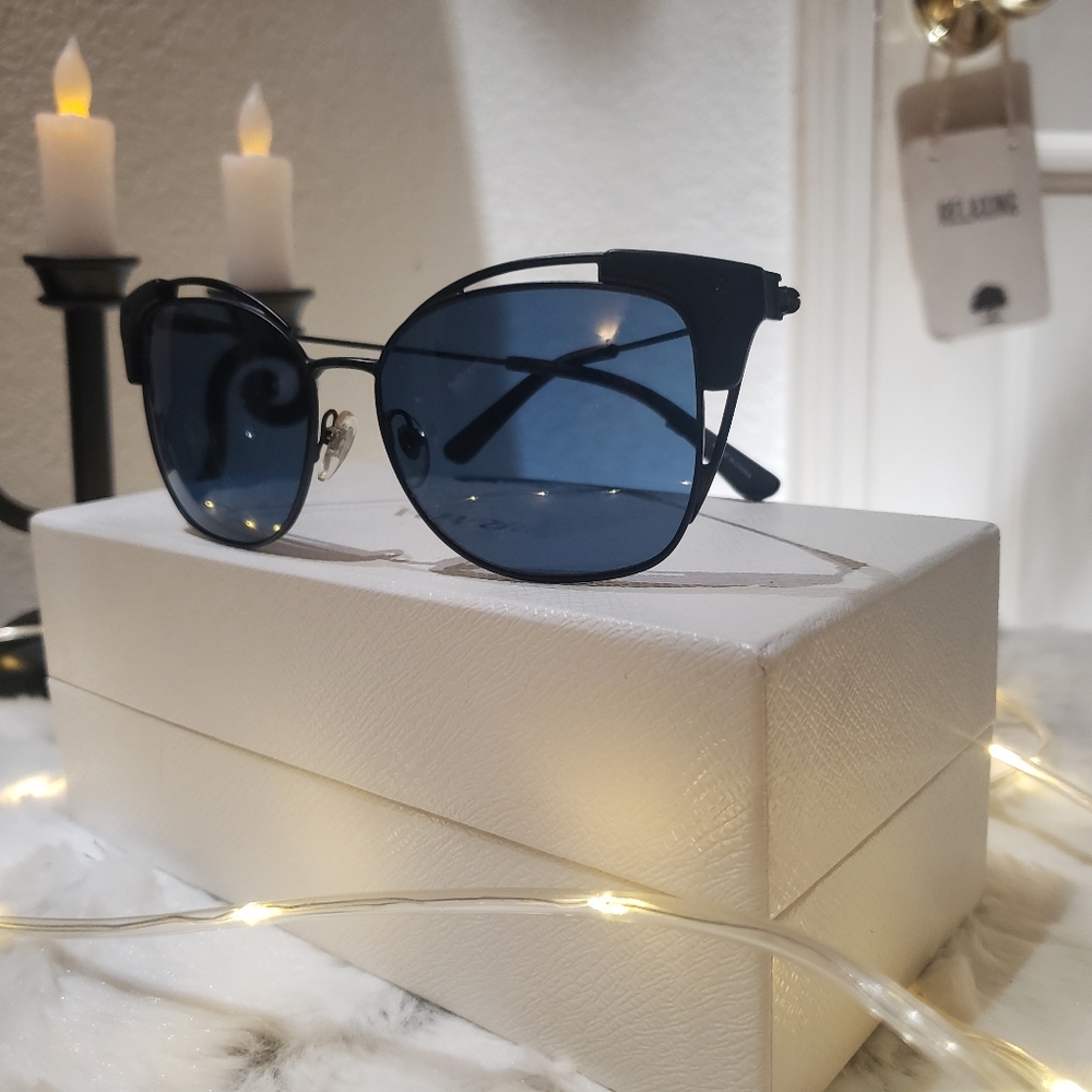 Tory Burch cool black sunglasses